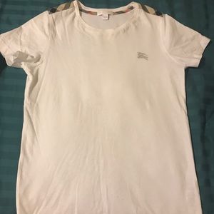 Burberry white s/s with pattern on shoulder