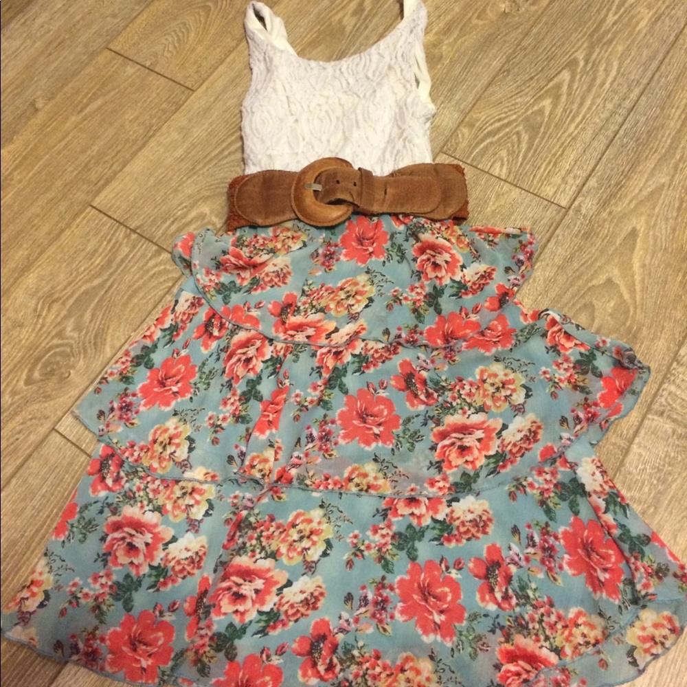 Short floral flowy dress with belt