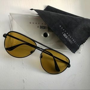 Quay x Desi Perkins Sahara Aviators - Olive