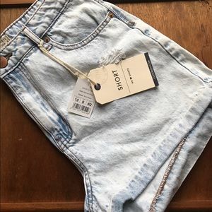 NWT Cotton On// high rise shorts in acid wash