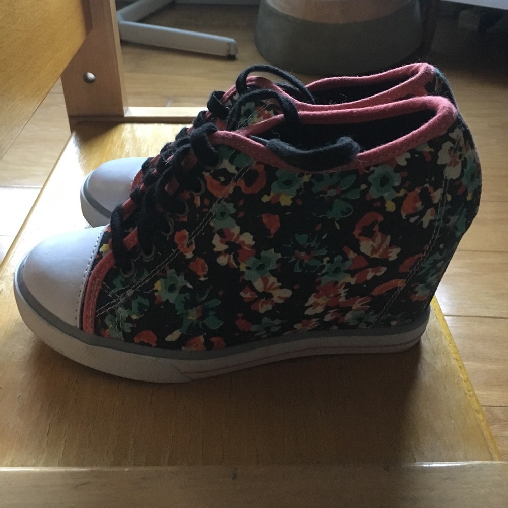 floral wedge sneaker