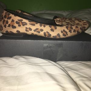 BONGO size 8 leopard print flats