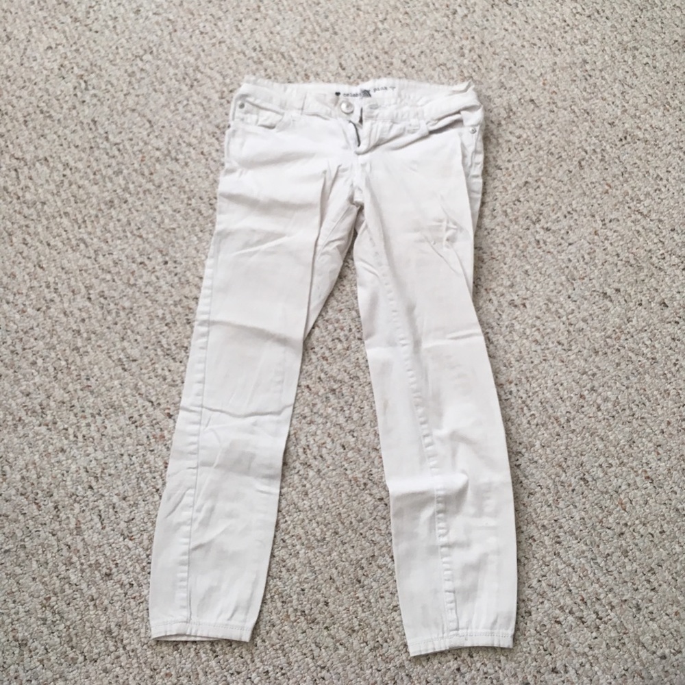White trousers in excellent condition