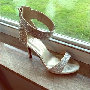 De Blossom sz 6 champagne gold heels