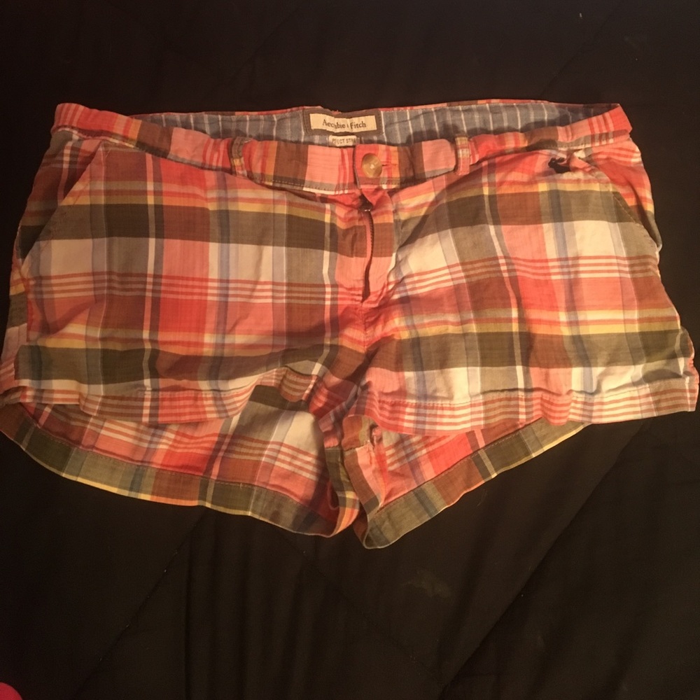 Plaid A&F shorts