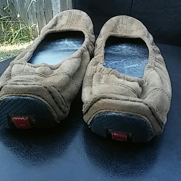 Prada flats. - Picture 2 of 3