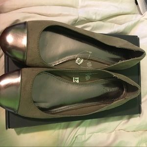 Tan MERONA 7.5 flats!