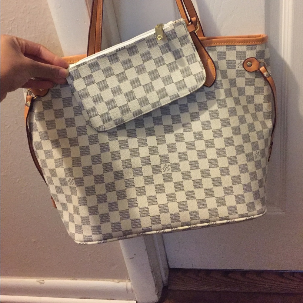 Louis Vuitton Never Full  Purse