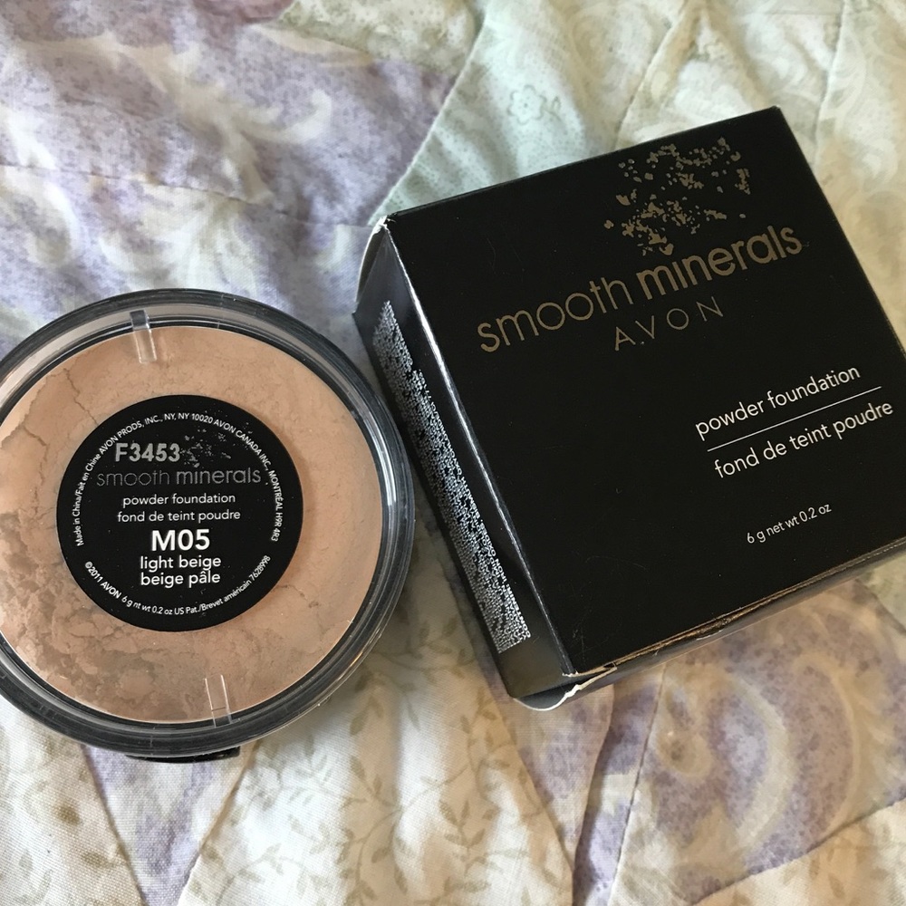 Avon Smooth Minerals Powder Foundation Light Beige
