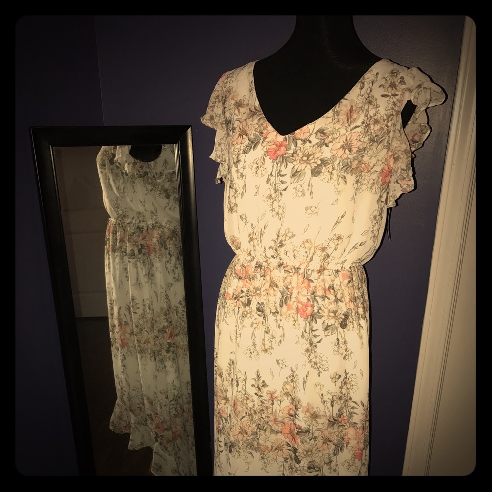NWT - Beautiful floral dress