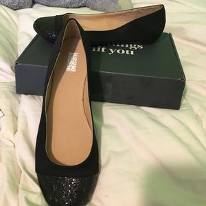 Black w/ sparkles flats! NEVER WORN. SIZE 7.5