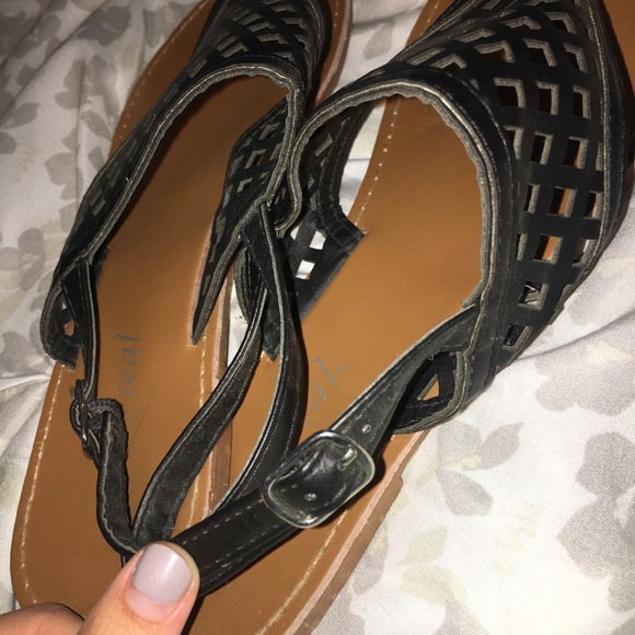 Wet Seal Black Sandals - Picture 4 of 4