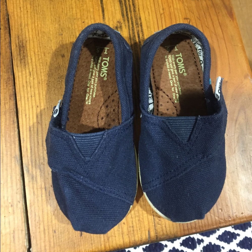 Tom's shoes size 5
