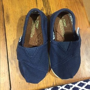 Tom's shoes size 5