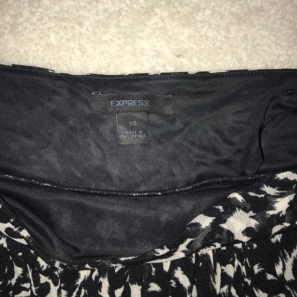 EXPRESS BUNDLE XSMALL skirt & top - Picture 5 of 7