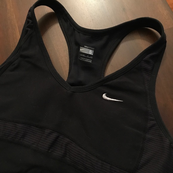 NIKE FitDry Running Tank - EUC‼️ - Picture 2 of 3