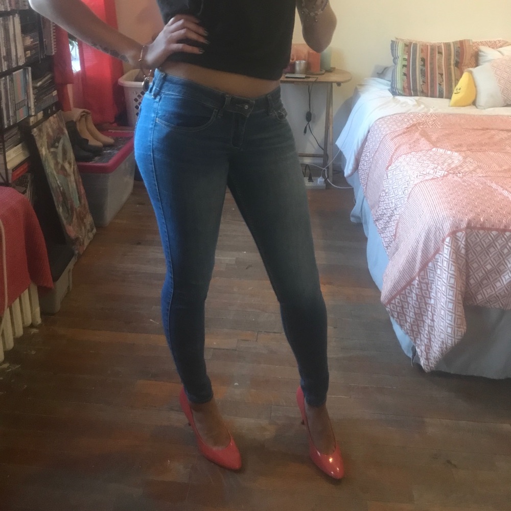 Hollister Skinny jeans *donating 9/6*