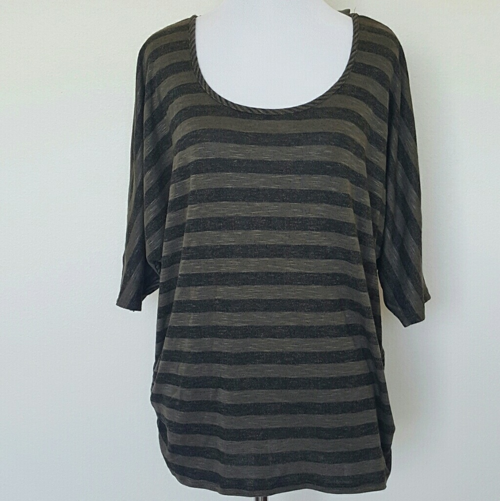 Green Tone 1X Top With Bow Decor