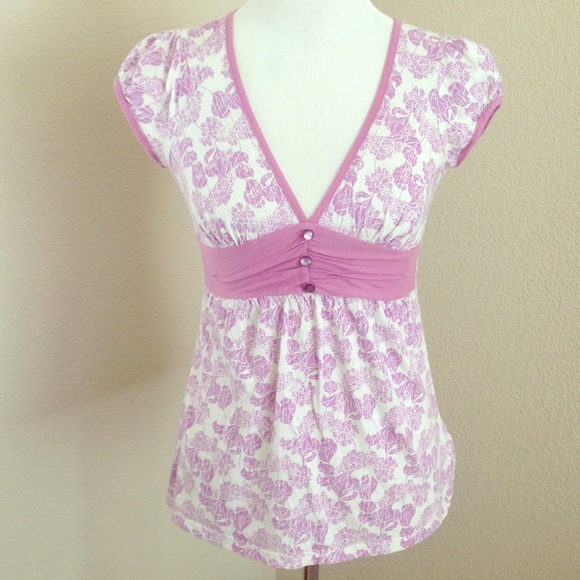 Fabulous Floral Top - Picture 1 of 2