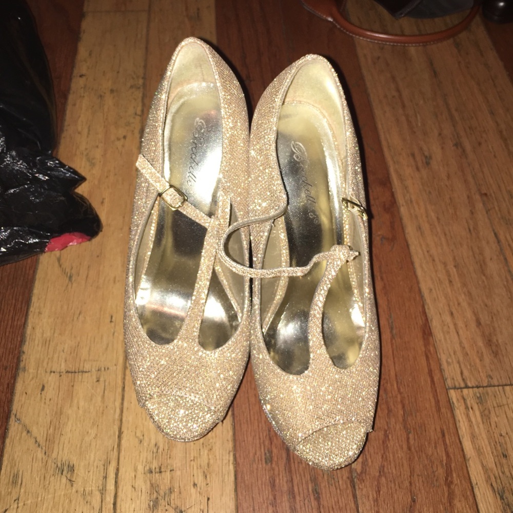 Sparkly breckelle's shoes 7.5