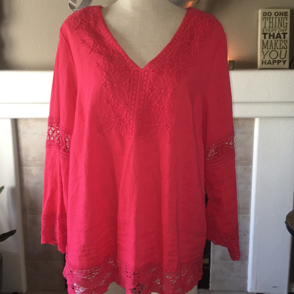 🎉HP 10/8🎉 Linen/Rayon V-neck top w/ crotchet