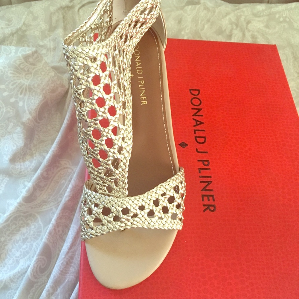 Donald pliner women's shoes sz 6.5 brand new