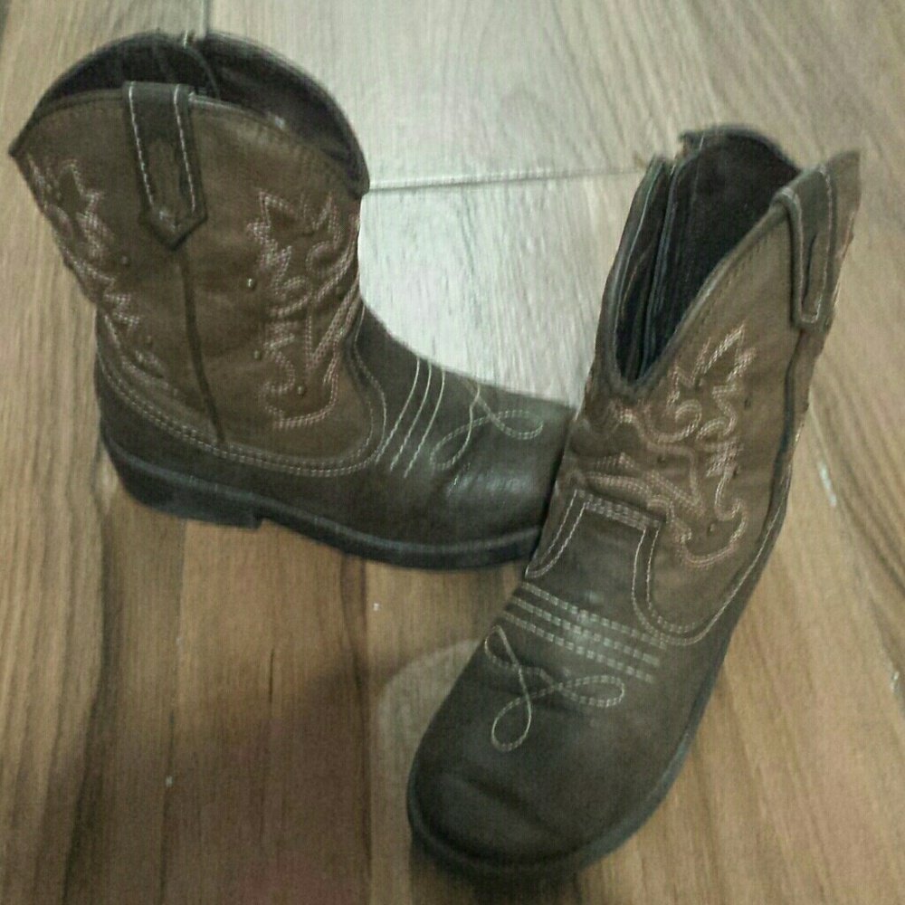 Kids cowboy boots size 12