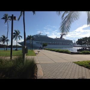 Meet your Posher, Dalila