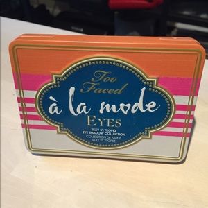TOO FACED A LA MODE EYESHADOW PALETTE