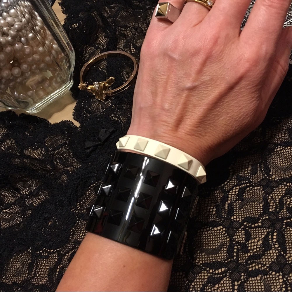 NWT Valentino Garavani Rockstud Black Bracelet - Picture 3 of 8