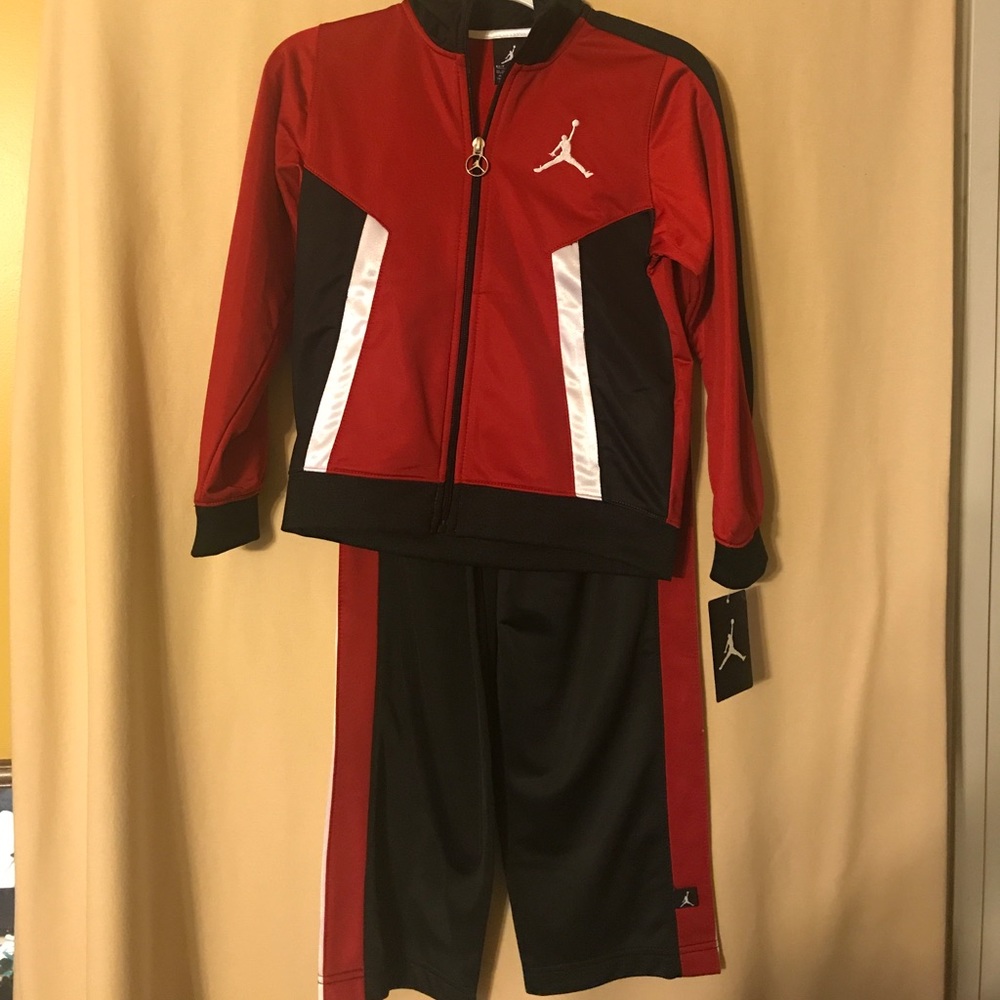 Nike MJ boys 2PC set.  Colorful and NEW