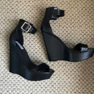 Steve Madden Xplicit Wedge