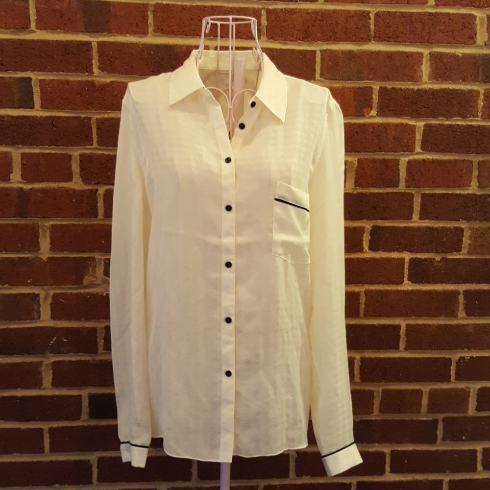🎁New🎁 Gap Button-down Blouse