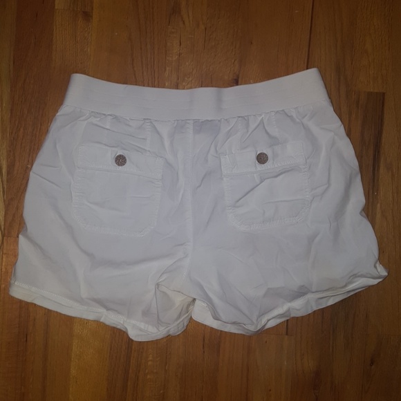 White shorts - Picture 2 of 2