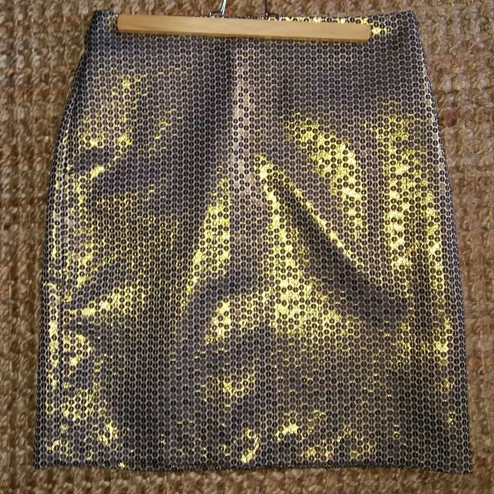 Sequence-pencil skirt