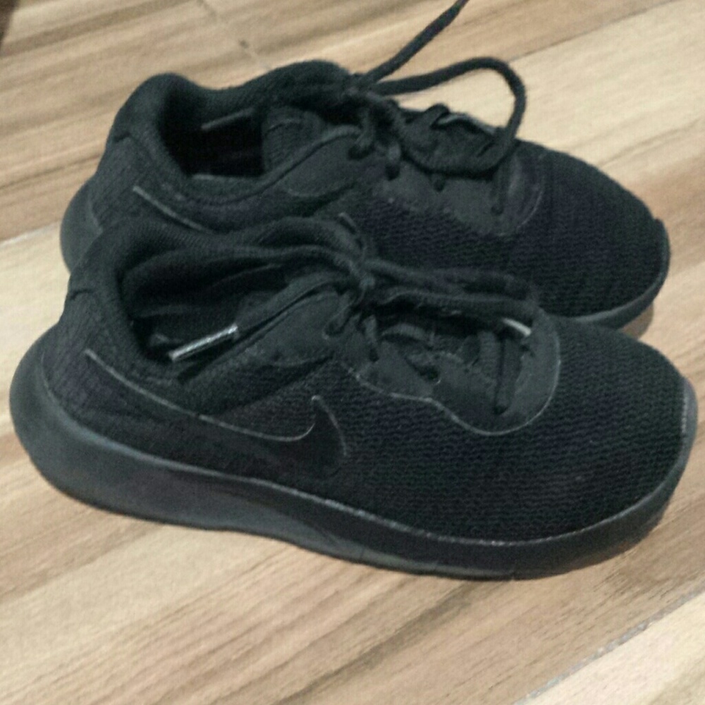 Kids shoes size 13.5 unisex