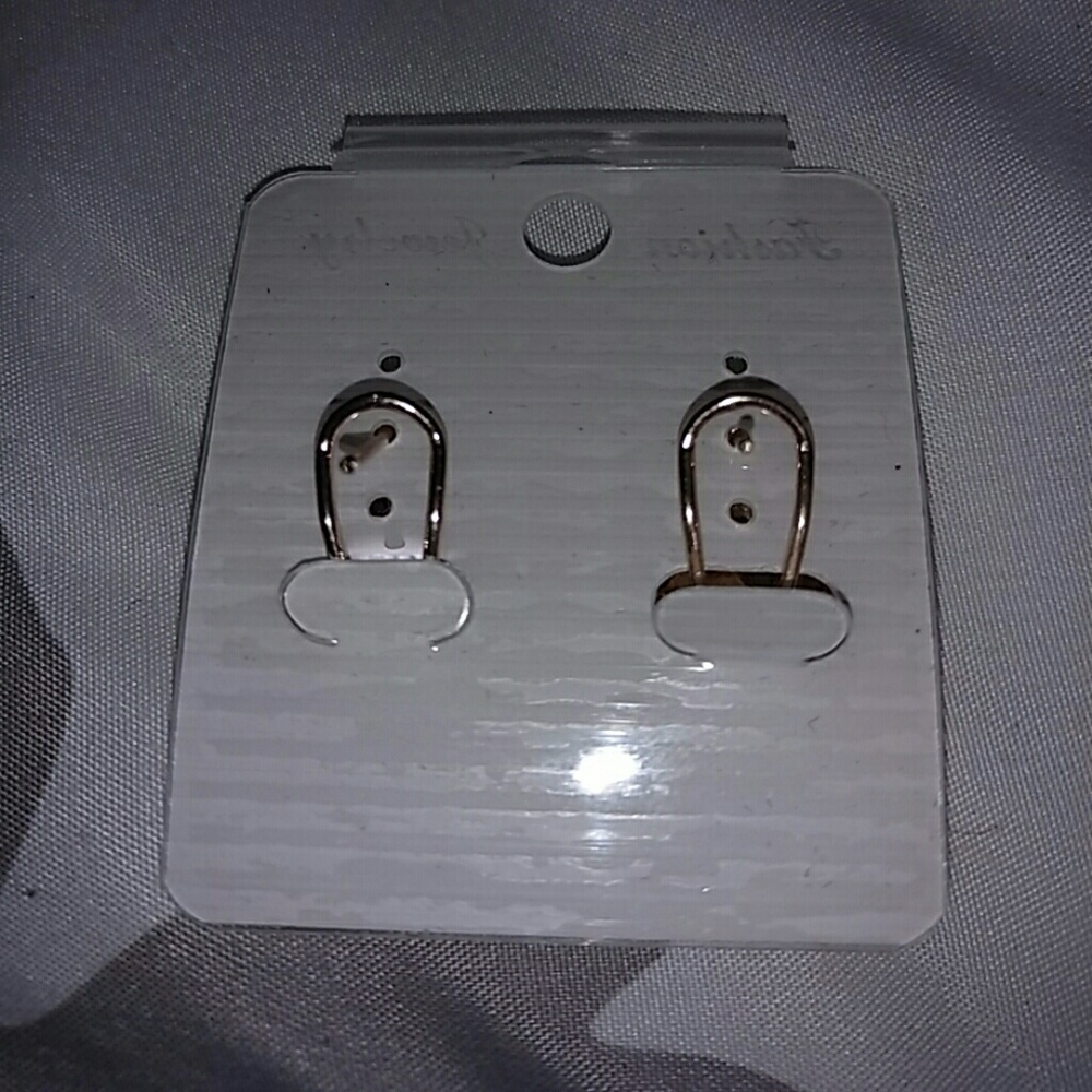 Flower Earrings - Picture 2 of 3