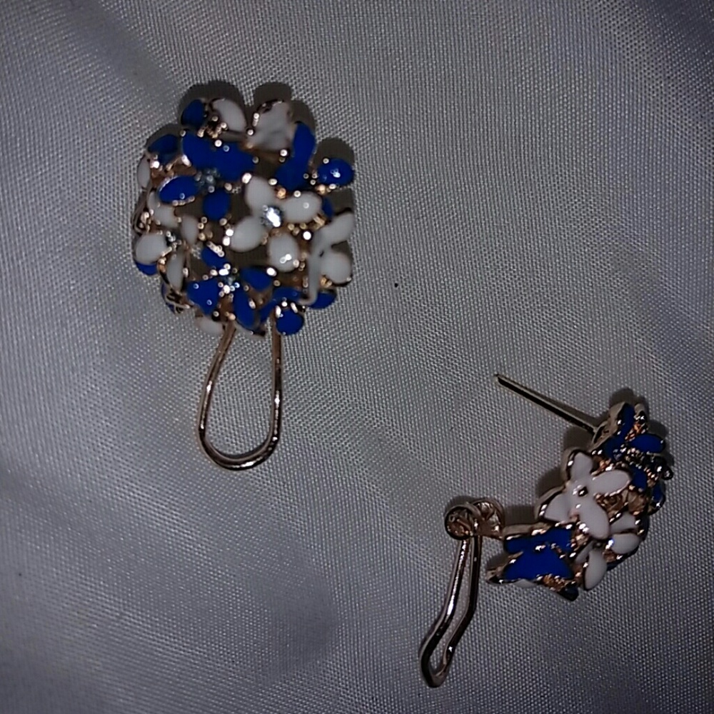 Flower Earrings - Picture 3 of 3