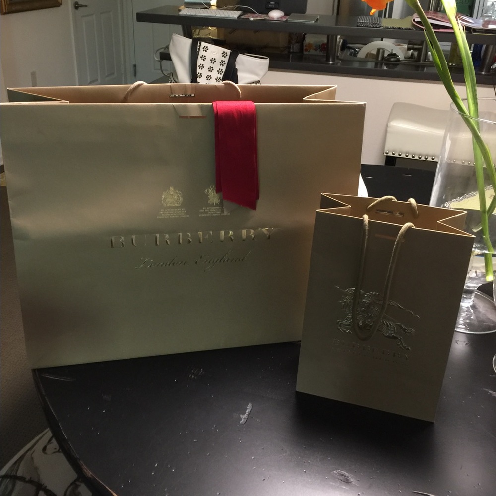 Burberry shopping paper empty bags 💼
