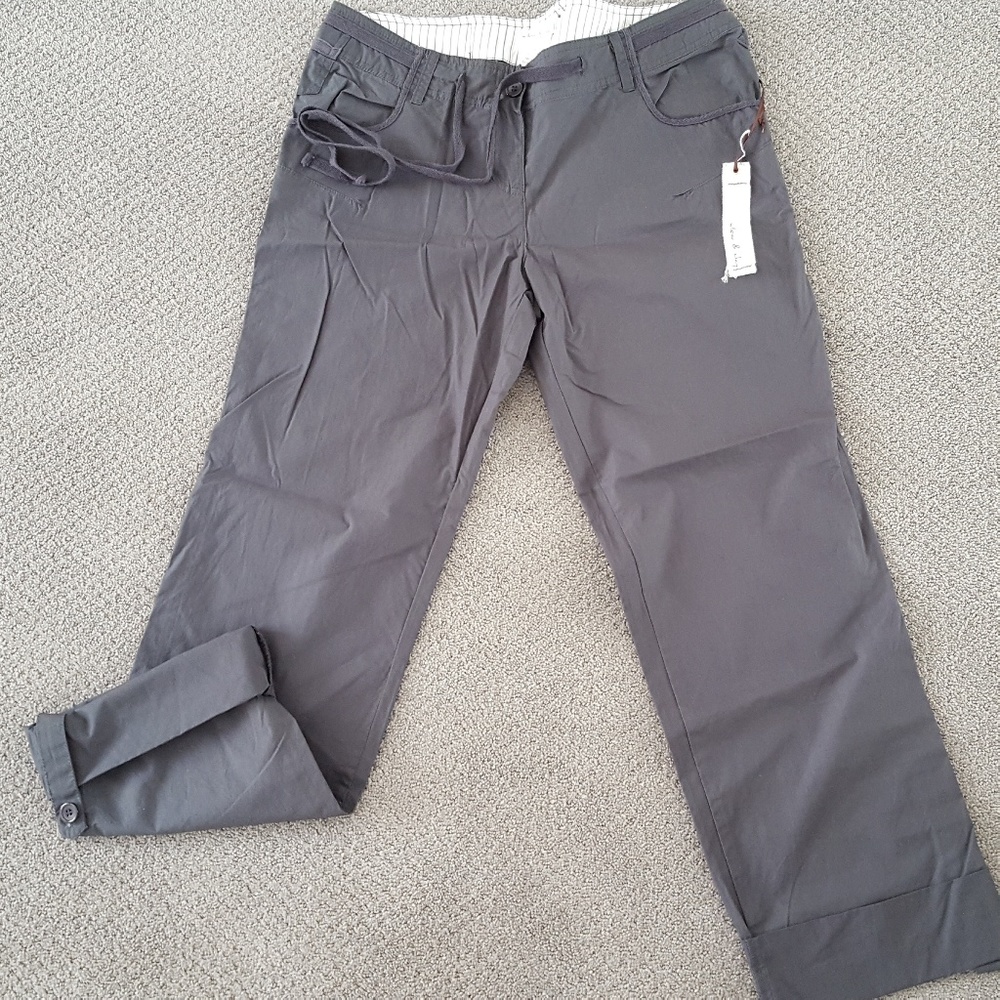 NWT Willow and Clay Capri