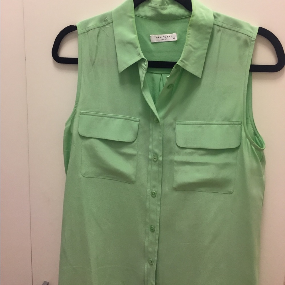 Equipment sleeveless silk top