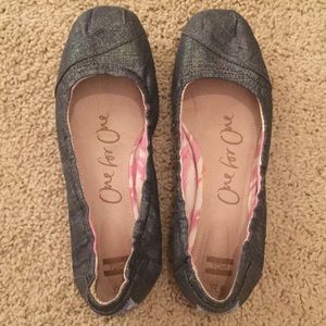 TOMS BALLET FLATS-RARELY WORN size 6