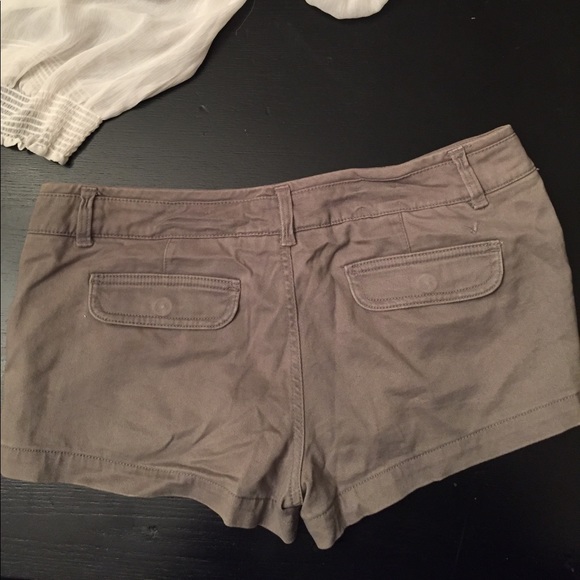 American Eagle Shorts - Size 6 - Picture 6 of 6