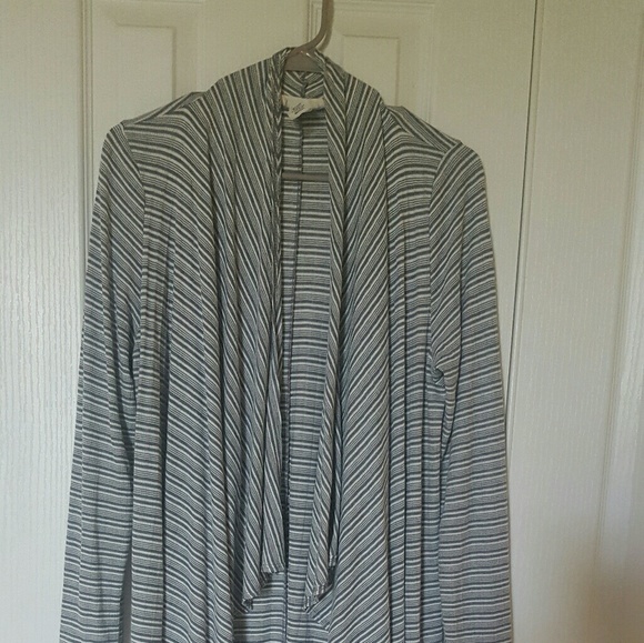 R2d Sweaters - R2d hey and white stripe cardigan.