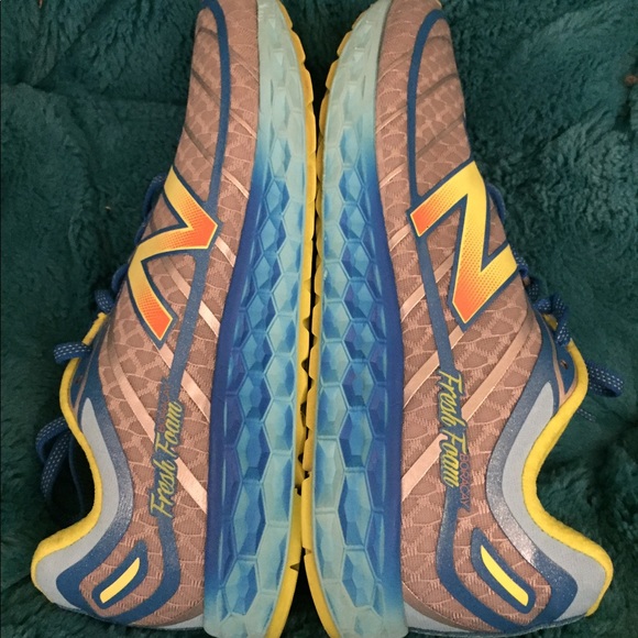 👟Women's New Balance Sold Out Fresh Foam Sz 9.5 - Picture 5 of 8