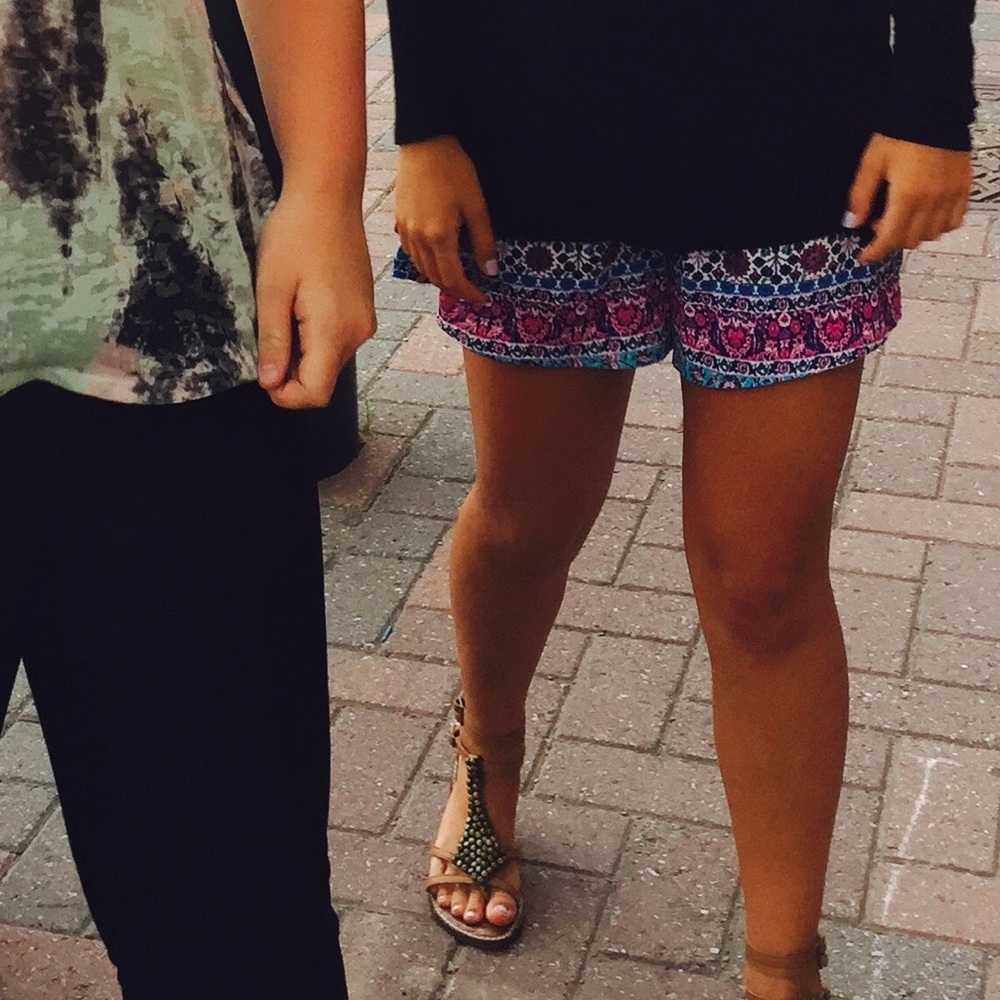 LOOSE FLORA FLOWY SHORTS-VERY COMFORTABLE
