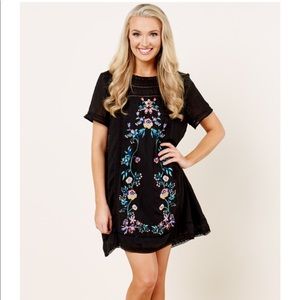Embroidered dress - Boutique