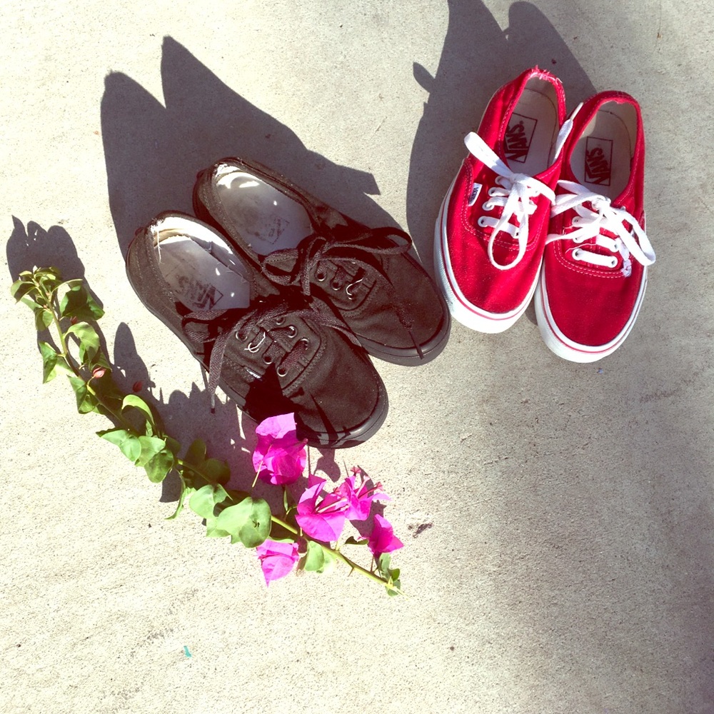 Flash sale ❗️Bundle of two pair of Vans SZ 7🎈