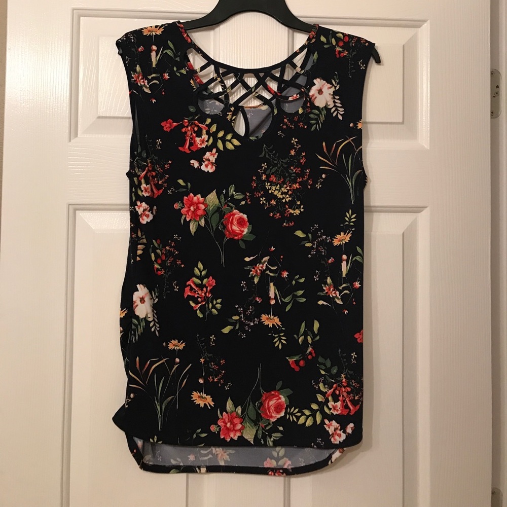 Great navy blue floral top