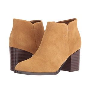 🌻Marc Fisher Nellie Veranda booties 🌻